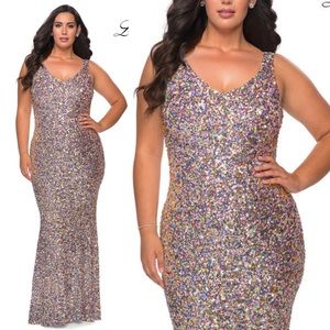 LA FEMME CURVE
28863 Dazzling multi colored sequin plus size 14W